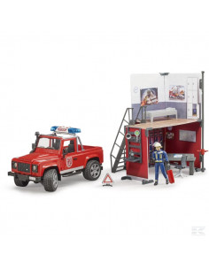 Remiza strażacka z Land Roverem Defender straży pożarnej...